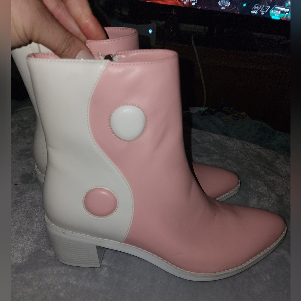 Dolls Kill Ying Yang Boots👢